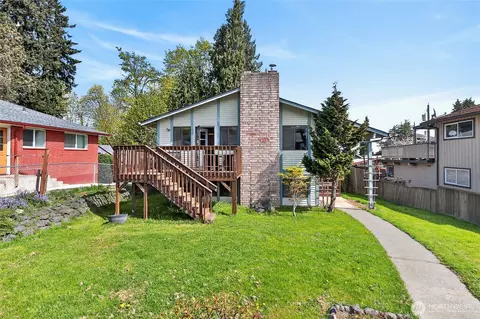 313 W 14th St, Port Angeles, WA 98362