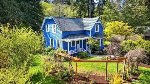 10472 NE Sunrise Bluff Ln, Bainbridge Island, WA 98110