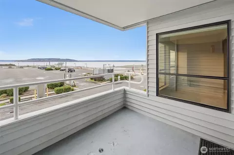 22211 Cliff Ave S #104, Des Moines, WA 98198