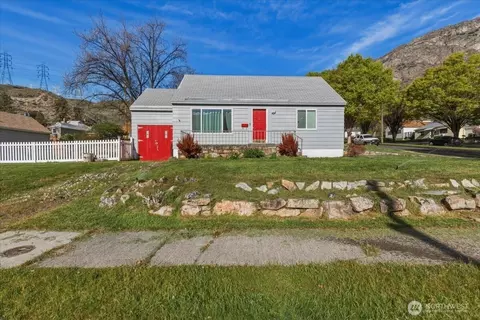 210 Stevens Ave, Coulee Dam, WA 99116