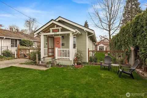 3011 Division St, Enumclaw, WA 98022