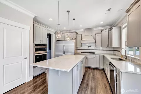 Kitchen - 19017 Voight Meadows Rd E, Orting, WA 98360 photo 1 of 2