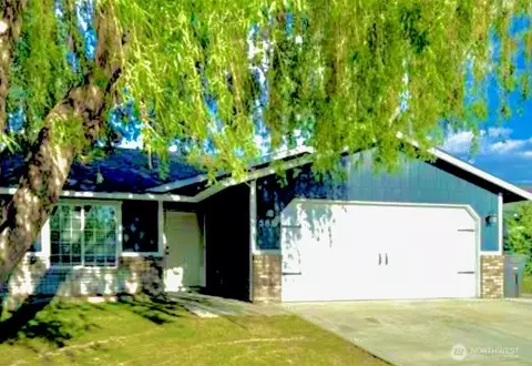586 L St SE, Ephrata, WA 98823