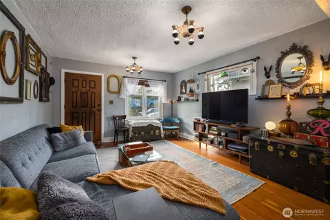 Living - 2317 Fulton St, Everett, WA 98201 photo 3 of 4