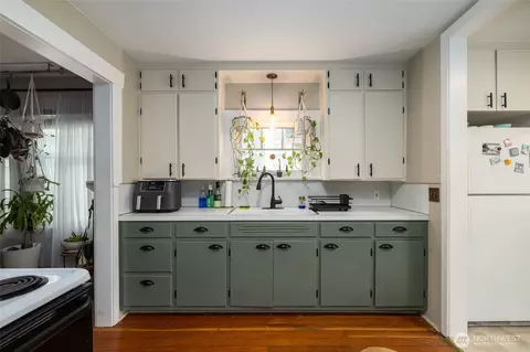 Kitchen - 2317 Fulton St, Everett, WA 98201 photo 2 of 3