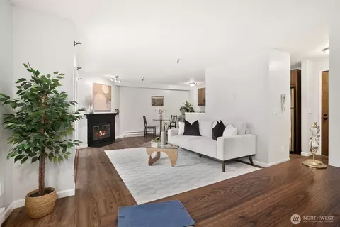 1100 NE Ave Ne Harrington Ave NE #211, Renton, WA 98056