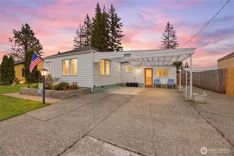 Exterior - 1916 Wilson Ave, Enumclaw, WA 98022 photo 2 of 7