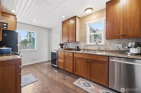 Kitchen - 1916 Wilson Ave, Enumclaw, WA 98022 photo 2 of 4
