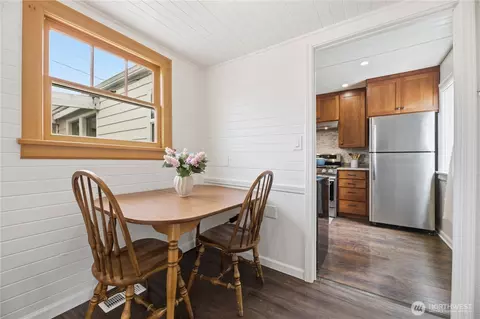 Dining - 1916 Wilson Ave, Enumclaw, WA 98022 photo 1 of 2