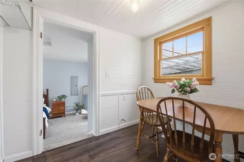 Dining - 1916 Wilson Ave, Enumclaw, WA 98022 photo 2 of 2