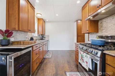 Kitchen - 1916 Wilson Ave, Enumclaw, WA 98022 photo 4 of 4