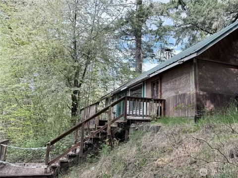 3780 S Mission Rd W, Bremerton, WA 98312