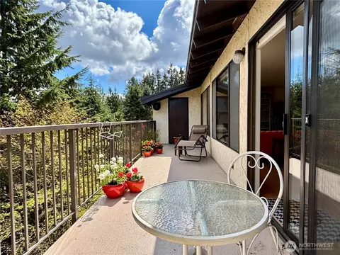 17918 23rd Ln NE #302, Shoreline, WA 98155