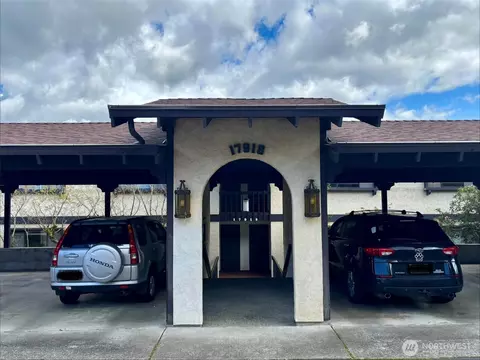 17918 23rd Ln NE #302, Shoreline, WA 98155