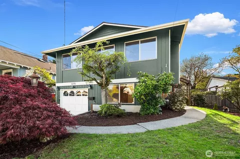 3215 40th Ave SW, Seattle, WA 98116