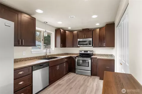 Kitchen - 16812 17th Ave E, Spanaway, WA 98387 photo 1 of 2