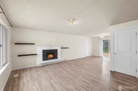 Living - 16812 17th Ave E, Spanaway, WA 98387 photo 4 of 6