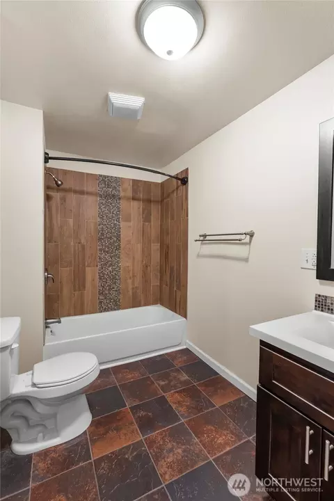 Bath - 16812 17th Ave E, Spanaway, WA 98387 photo 2 of 4