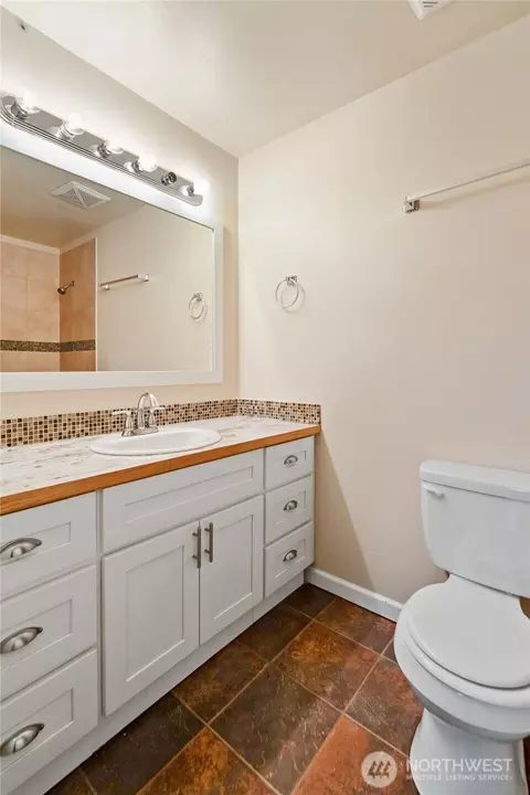 Bath - 16812 17th Ave E, Spanaway, WA 98387 photo 3 of 4