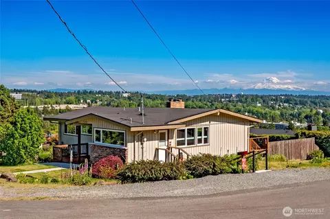 705 S 209th St, Des Moines, WA 98198