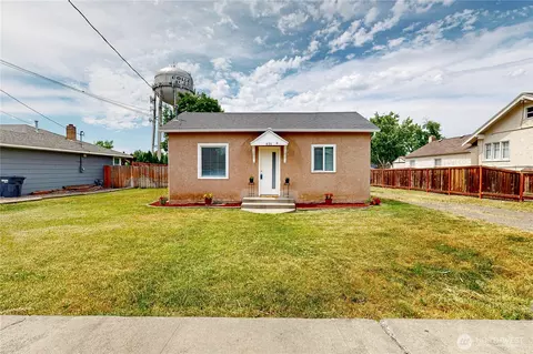 428 SE Date St, College Place, WA 99324