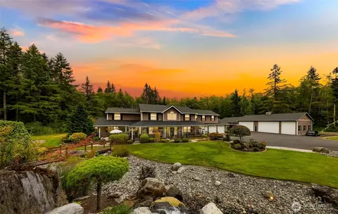 4879 Robinwood Ln, Bow, WA 98232