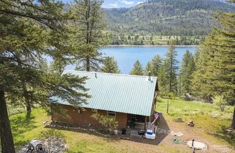 40 E Wannacut Ln, Oroville, WA 98844