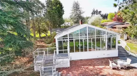 6513 Spencer Ln, Clinton, WA 98236