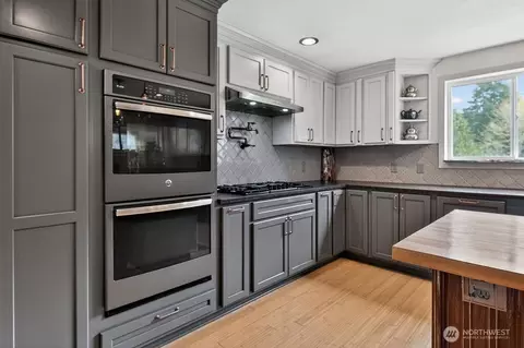 Kitchen - 91 W Goforth Rd, Sequim, WA 98382 photo 8 of 9
