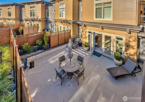 61 Pine St #201, Edmonds, WA 98020