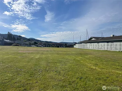 2005 Cove Pl, Anacortes, WA 98221 photo 2