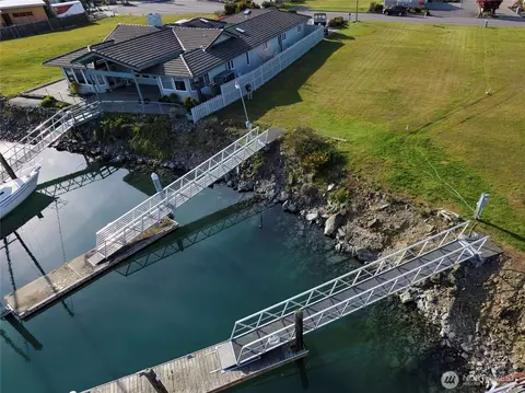 2005 Cove Pl, Anacortes, WA 98221