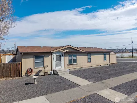 1341 W Columbia Ave, Moses Lake, WA 98837