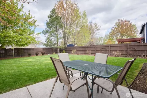 Exterior - 2315 Hawk Dr, Walla Walla, WA 99362 photo 6 of 6