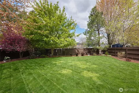 Exterior - 2315 Hawk Dr, Walla Walla, WA 99362 photo 5 of 6