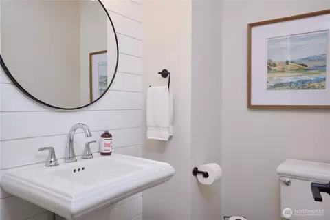 Bath - 2315 Hawk Dr, Walla Walla, WA 99362 photo 1 of 3