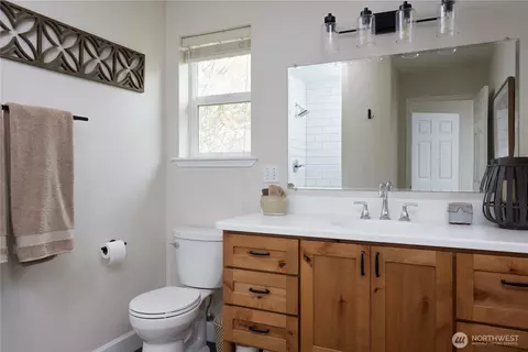 Bath - 2315 Hawk Dr, Walla Walla, WA 99362 photo 2 of 3