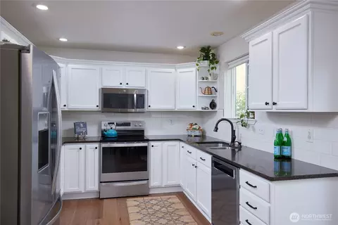 Kitchen - 2315 Hawk Dr, Walla Walla, WA 99362 photo 3 of 5