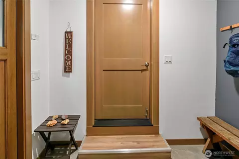 Entry Way - 16319 Alpine Dr E, Enumclaw, WA 98022 photo 2 of 2