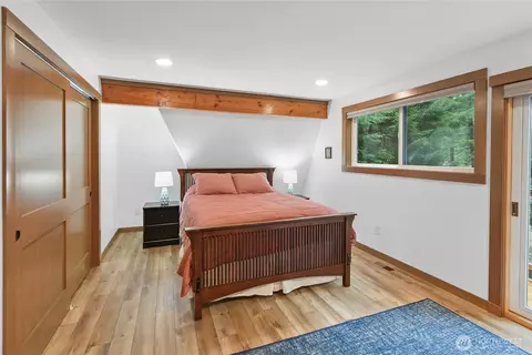 Bedroom - 16319 Alpine Dr E, Enumclaw, WA 98022 photo 3 of 7