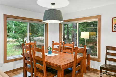 Dining - 16319 Alpine Dr E, Enumclaw, WA 98022 photo 2 of 2