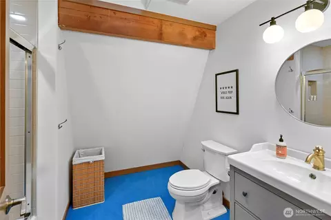 Bath - 16319 Alpine Dr E, Enumclaw, WA 98022 photo 2 of 3