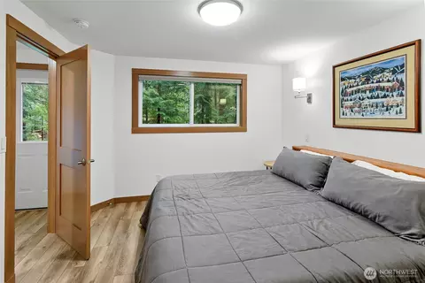 Bedroom - 16319 Alpine Dr E, Enumclaw, WA 98022 photo 2 of 7