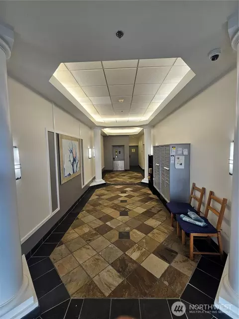 2530 15th Ave W #303, Seattle, WA 98119