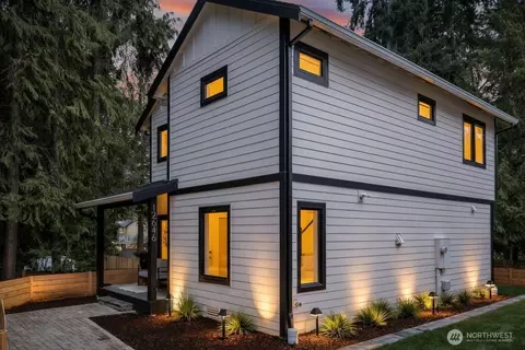 12646 NE 80th St, Kirkland, WA 98033
