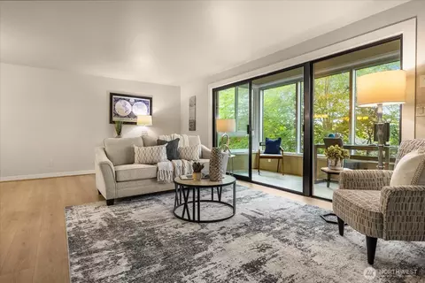 5101 NE 55th St #103, Seattle, WA 98105