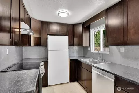 Kitchen - 3214 95th Dr SE, Lake Stevens, WA 98258 photo 2 of 3