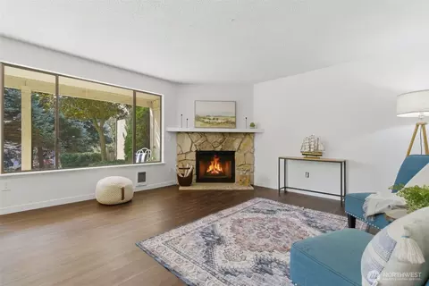 26425 Pennsylvania Ave NE #4, Kingston, WA 98346