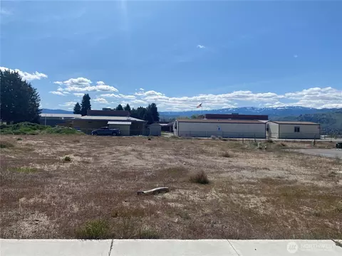 182 Harold St NE, East Wenatchee, WA 98802