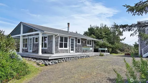 1056 1057 Greenview Ave SW, Ocean Shores, WA 98569